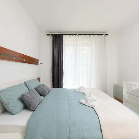 Luxurious Urban Retreat With Whirlpool And Private Parking Апартаменты *