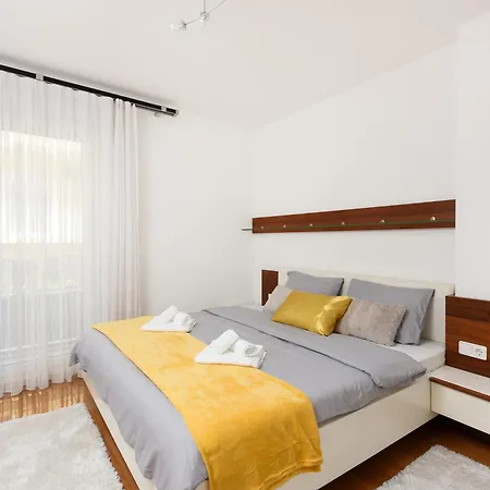 Luxurious Urban Retreat With Whirlpool And Private Parking *