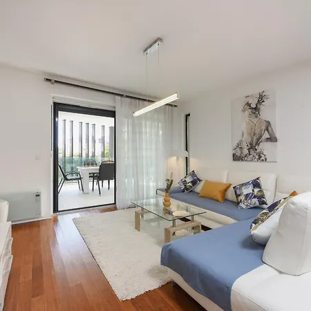 Luxurious Urban Retreat With Whirlpool And Private Parking Zadar