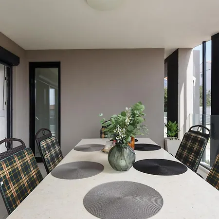 Luxurious Urban Retreat With Whirlpool And Private Parking Задар