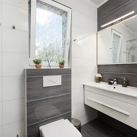Luxurious Urban Retreat With Whirlpool And Private Parking Задар