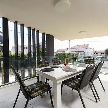 Luxurious Urban Retreat With Whirlpool And Private Parking Zadar