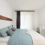 Luxurious Urban Retreat With Whirlpool And Private Parking 公寓 *