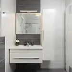 公寓 Luxurious Urban Retreat With Whirlpool And Private Parking 扎达尔
