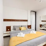 Apartment Luxurious Urban Retreat With Whirlpool And Private Parking