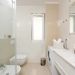 Luxurious Urban Retreat With Whirlpool And Private Parking