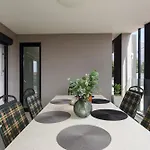 Luxurious Urban Retreat With Whirlpool And Private Parking 扎达尔