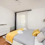 Luxurious Urban Retreat With Whirlpool And Private Parking * Zadar