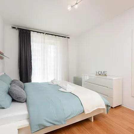公寓 Luxurious Urban Retreat With Whirlpool And Private Parking 扎达尔