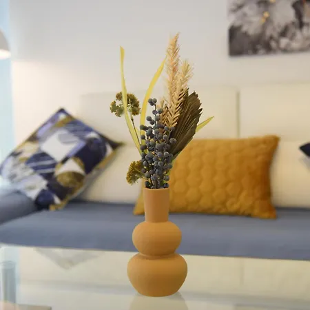 Apartamento Luxurious Urban Retreat With Whirlpool And Private Parking *