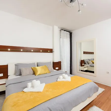 Luxurious Urban Retreat With Whirlpool And Private Parking شقة *