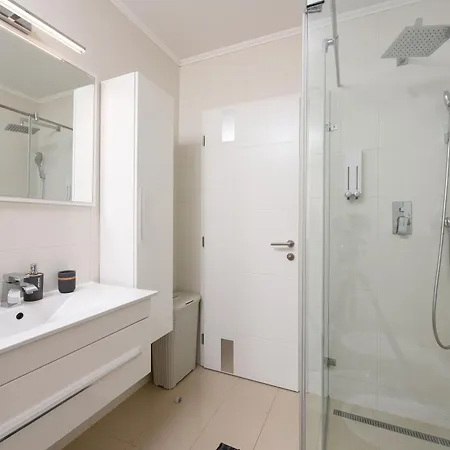 Luxurious Urban Retreat With Whirlpool And Private Parking * زادار