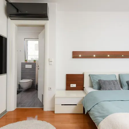 Luxurious Urban Retreat With Whirlpool And Private Parking *