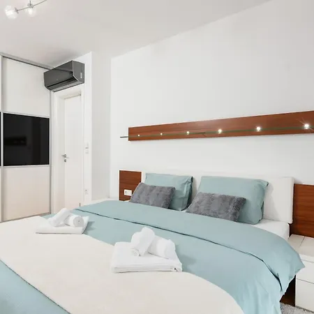 Luxurious Urban Retreat With Whirlpool And Private Parking شقة *