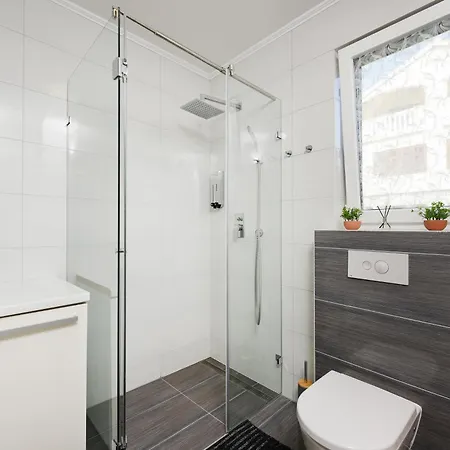 Apartamento Luxurious Urban Retreat With Whirlpool And Private Parking Zadar