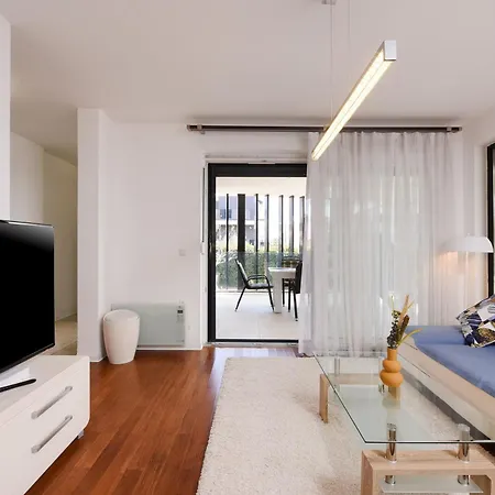 Luxurious Urban Retreat With Whirlpool And Private Parking Apartment Zadar