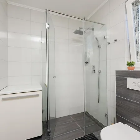 Luxurious Urban Retreat With Whirlpool And Private Parking شقة