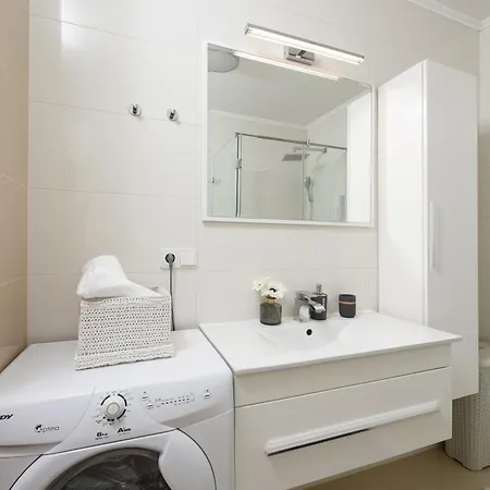 Apartamento Luxurious Urban Retreat With Whirlpool And Private Parking Zadar