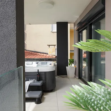 Luxurious Urban Retreat With Whirlpool And Private Parking Zadar