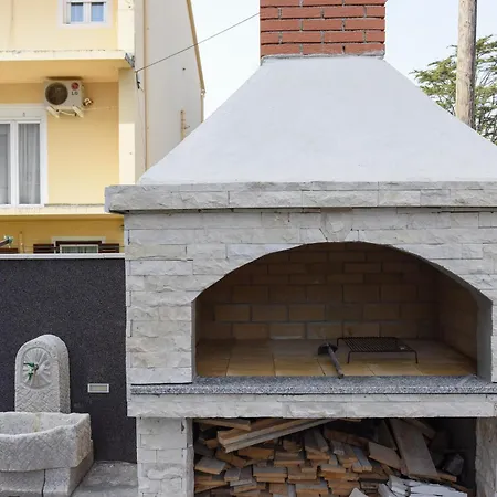 Apartment Luxurious Urban Retreat With Whirlpool And Private Parking